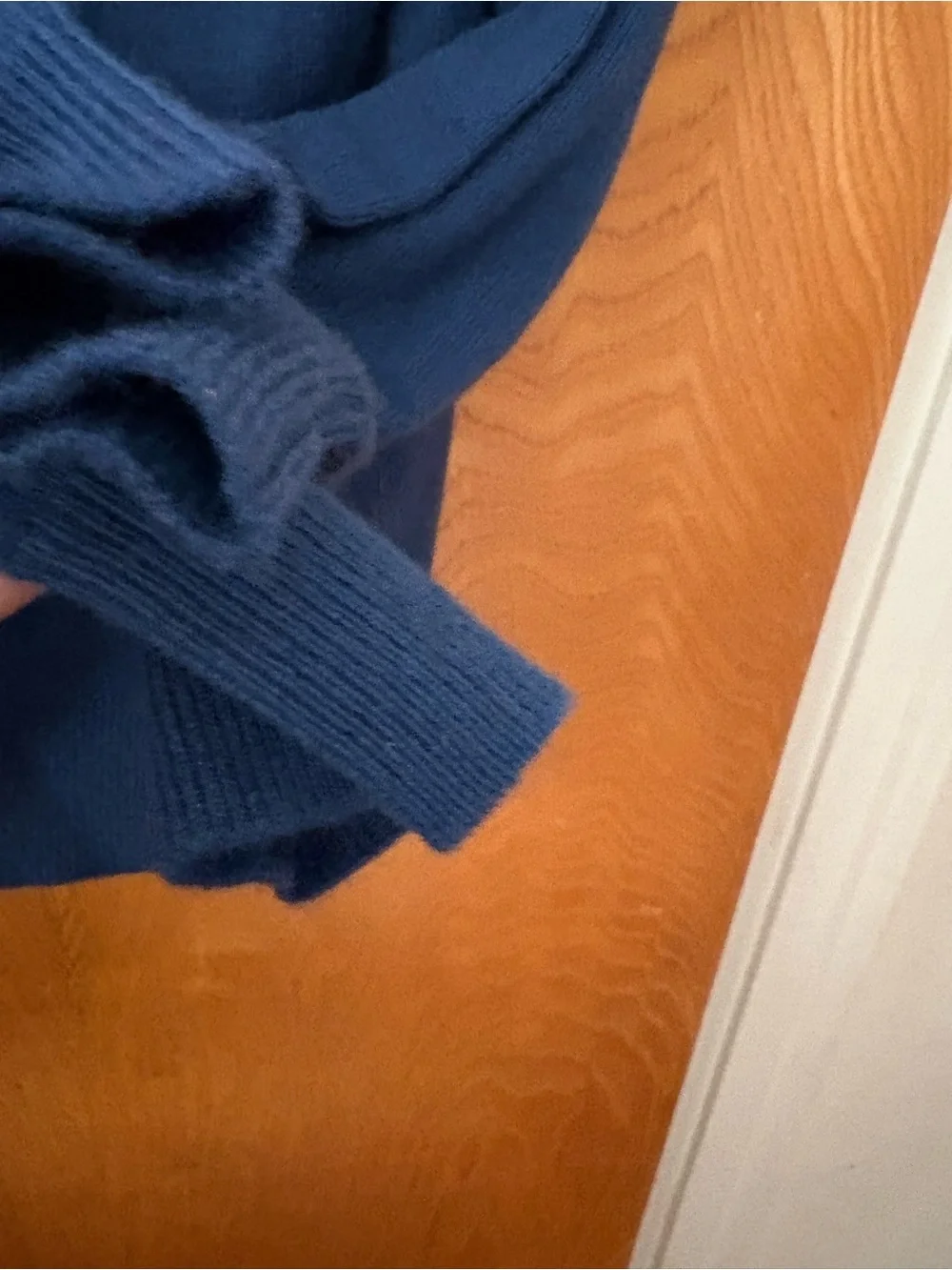 Club Room Men's V-Neck cashmere Sweater in Blue M